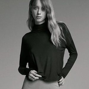 ARITZIA Babaton Seaton Turtleneck / Black / Size L